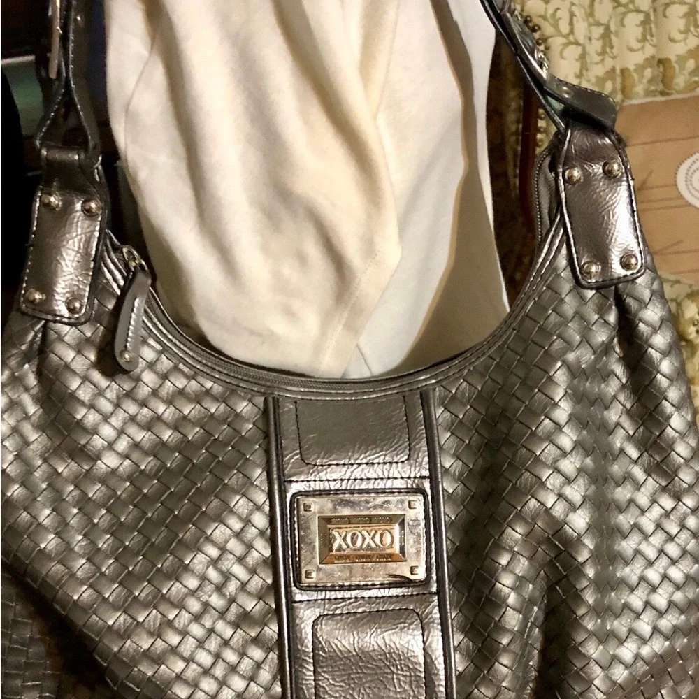 XOXO Silver Woven Hobo Bag in  basket weave zip top 10x14 NWOT